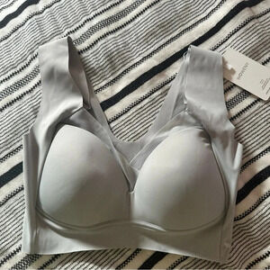 WOWENY bra Women's Medium
Athletic Gray Color New